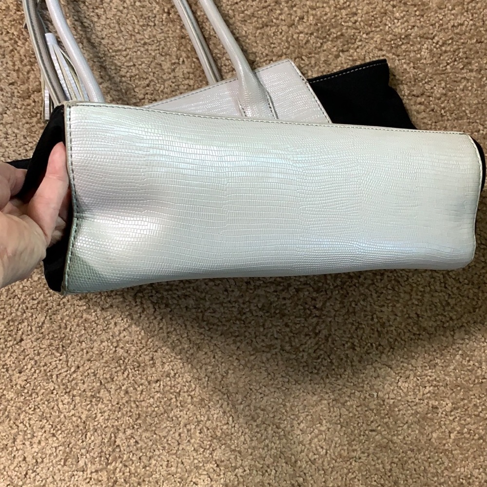 Nine West purse like new! No signs of wear at all - Picture 4 of 12